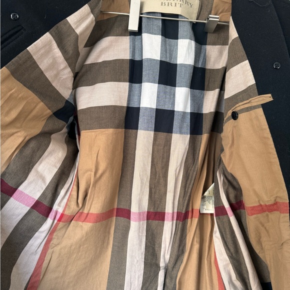 Iconic and timeless trench-coat from Burberry in wool. - Picture 2 of 8